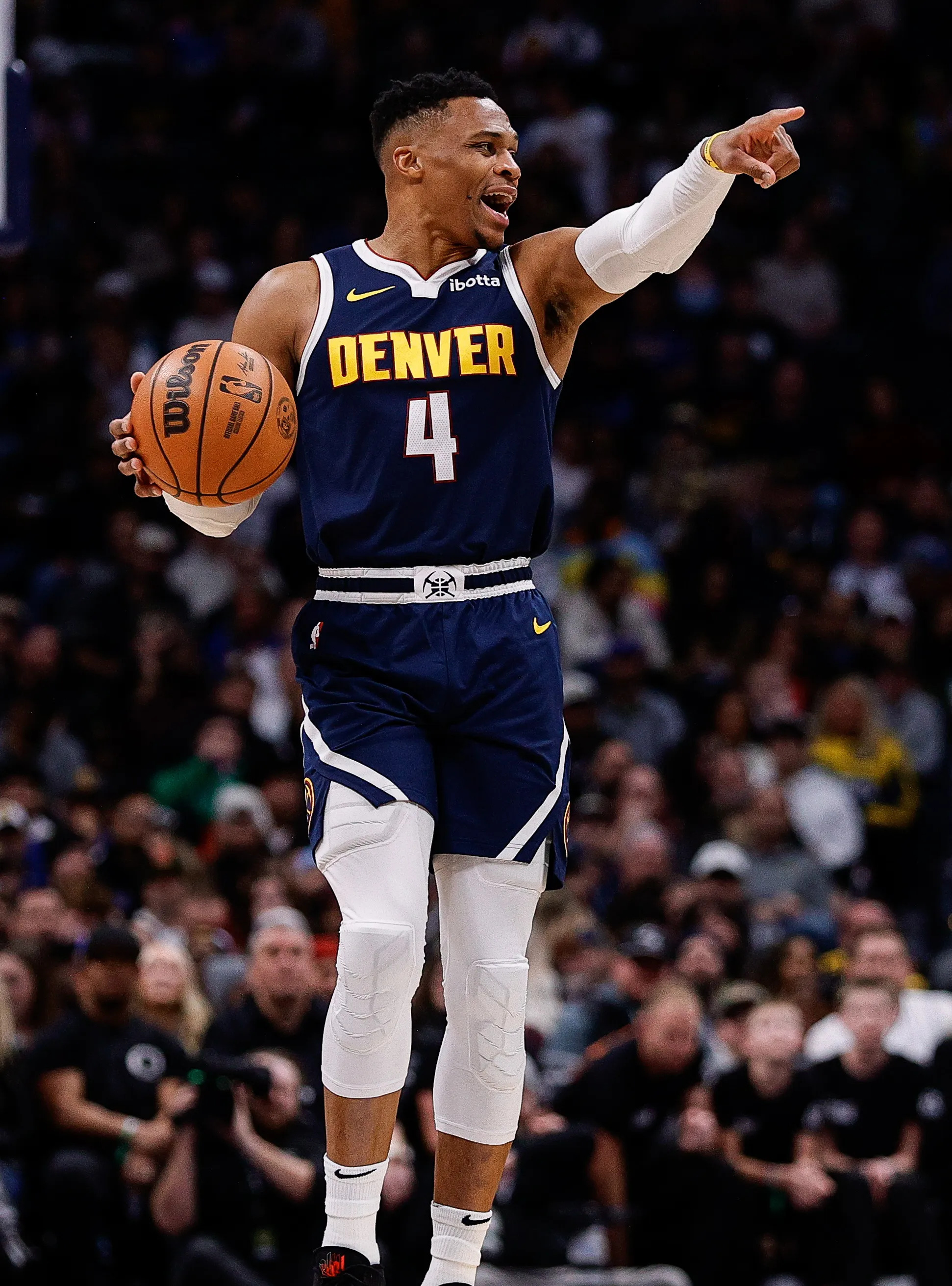 星空体育官网下载入口-威少惊艳全场，老鹰助攻爆棚，爆发新星逆转取胜！