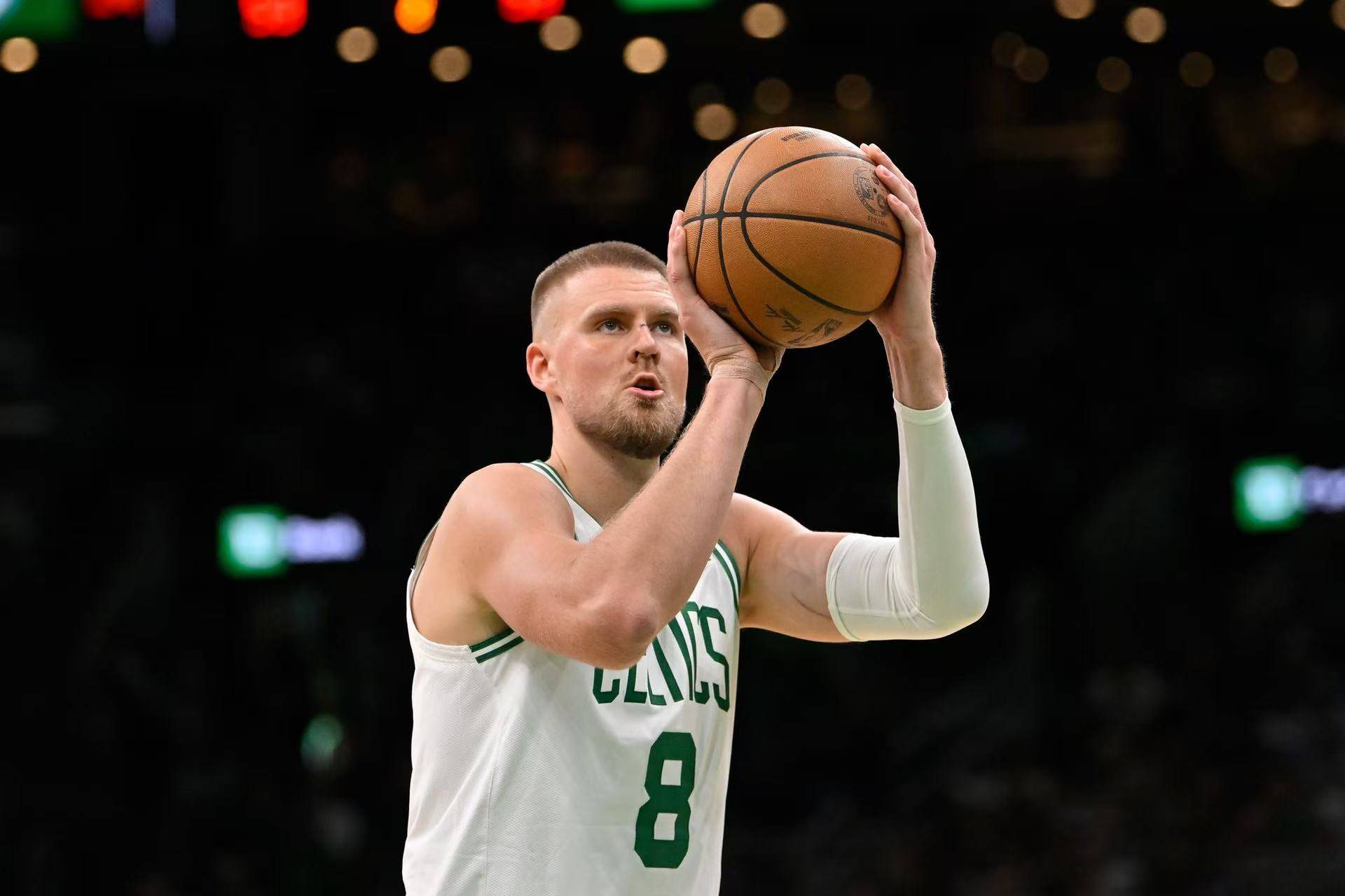 星空体育官网下载入口-波尔津吉斯险胜独行侠，全明星入选关键表现点燃全场！