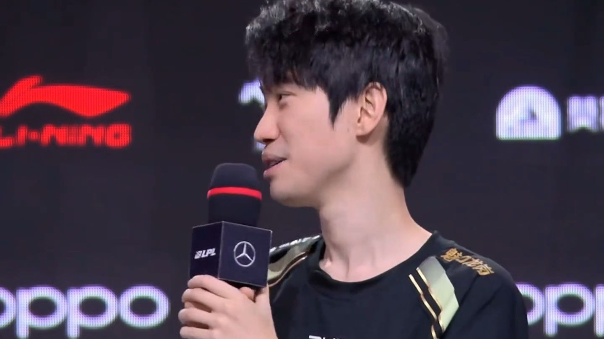 星空体育官网下载入口-Doinb在加拿大队比赛中刷新纪录，夺冠引发热议！