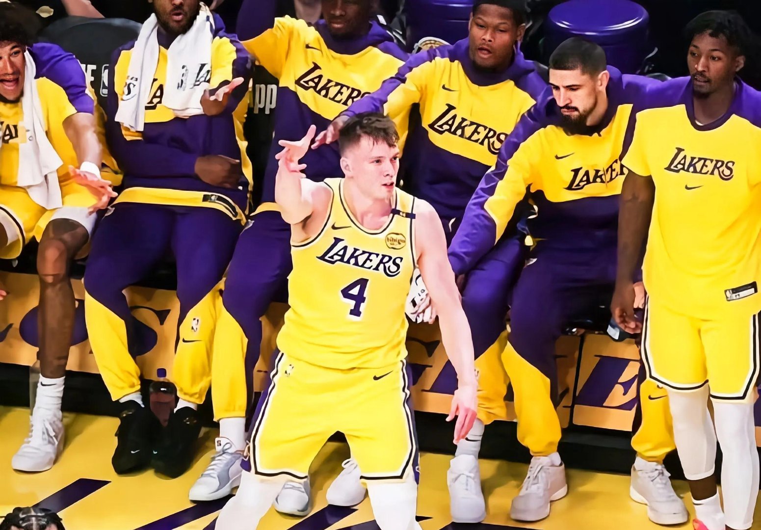 STAR SPORTS下载-全明星赛抢七大战对决在即！密尔沃基雄鹿演练定位球，丹佛掘金密集防守应对(维京传奇主要角色介绍)