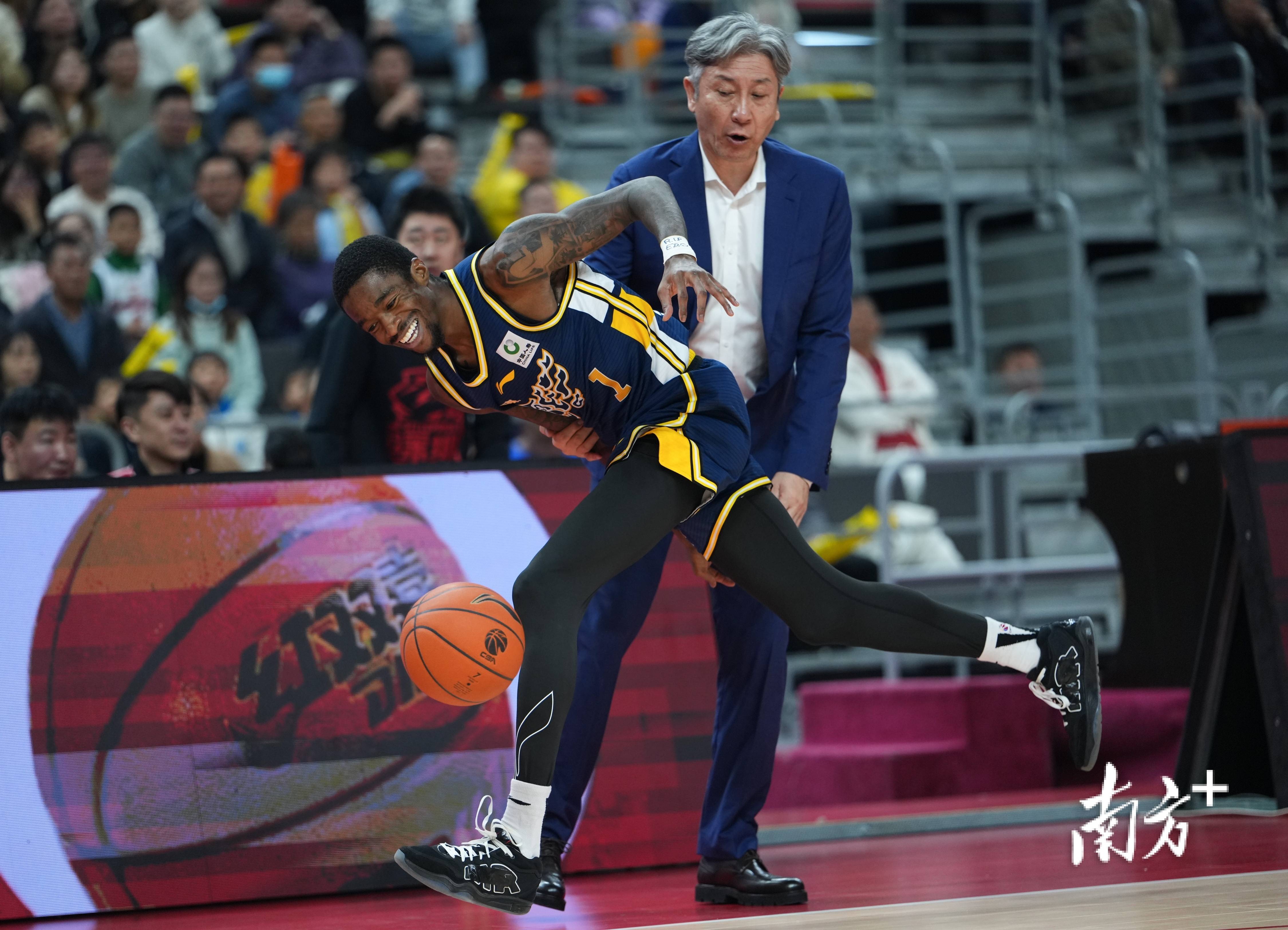 星空体育官网下载入口-NBA常规赛战况：广东男篮防线稳固，马德里竞技进攻受阻，杜兰特成最佳的简单介绍